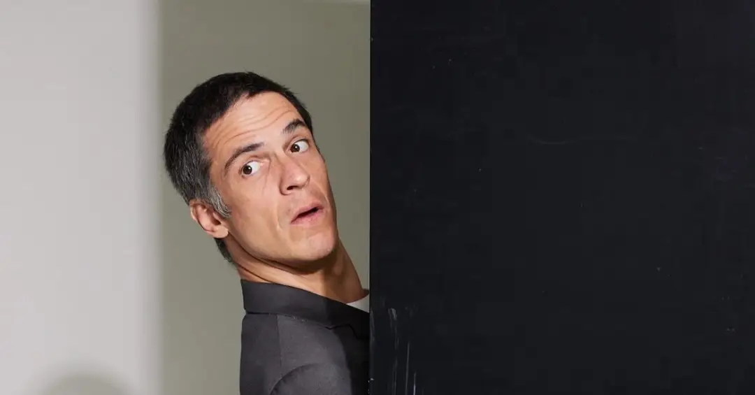 A estranha explicação de Mateus Solano após tapa em celular de fã