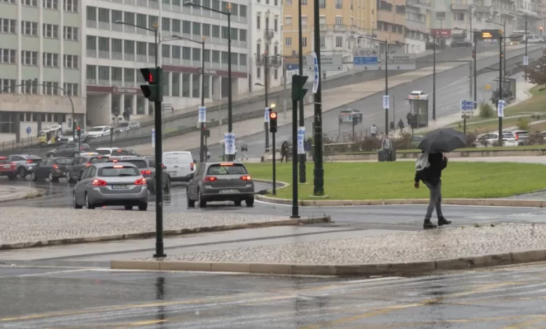 AO MINUTO: País em alerta devido ao mau tempo; Chuva inunda estradas