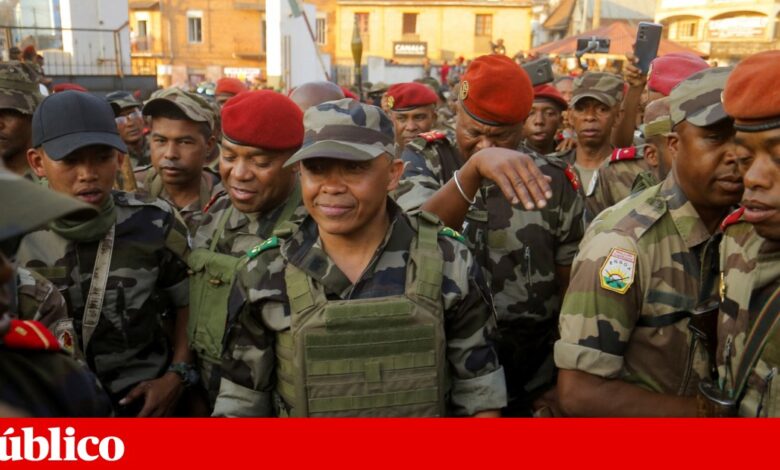 Após golpe de Estado, comandante toma posse como Presidente de Madagáscar
