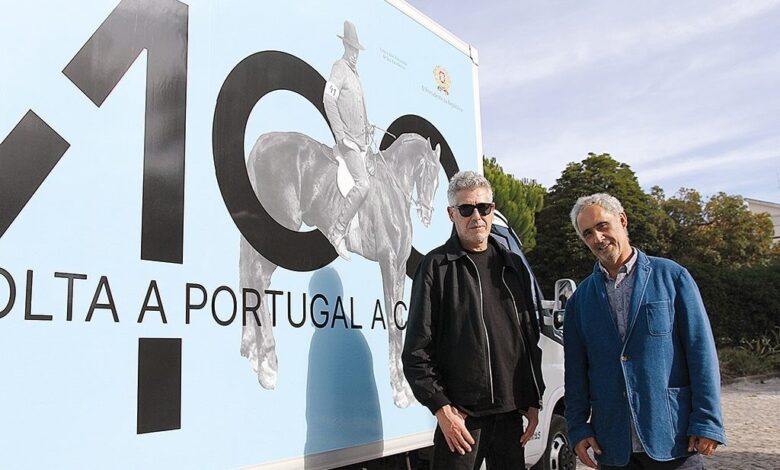 Bisneto de Tanganho celebra 100 anos da volta a Portugal a cavalo recriando-a... numa carrinha