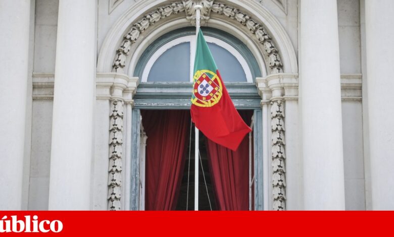 CDS quer proibir instituições públicas de hastear bandeiras “ideológicas” ou “reivindicativas”