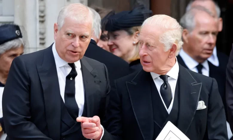 Carlos III vaiado durante visita: "Pediu à polícia para encobrir André?"