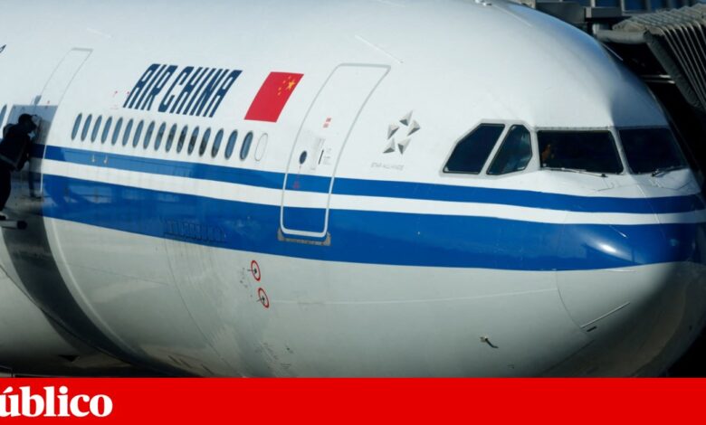 Companhias aéreas chinesas contestam EUA na proibição de voar sobre a Rússia