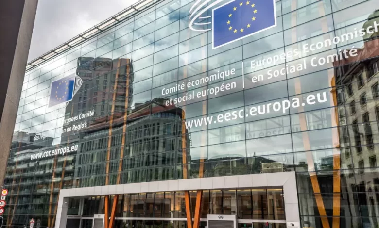 Democracia europeia "é frágil" e abordagem tem de ser focada nas pessoas
