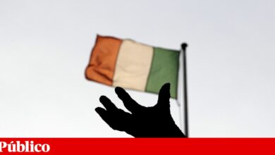 Dois polícias feridos e 24 detidos após terceira noite de motins anti-imigração em Dublin