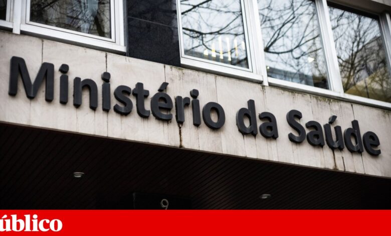 Enfermeiros reúnem-se à frente do Ministério contra proposta de acordo do Governo