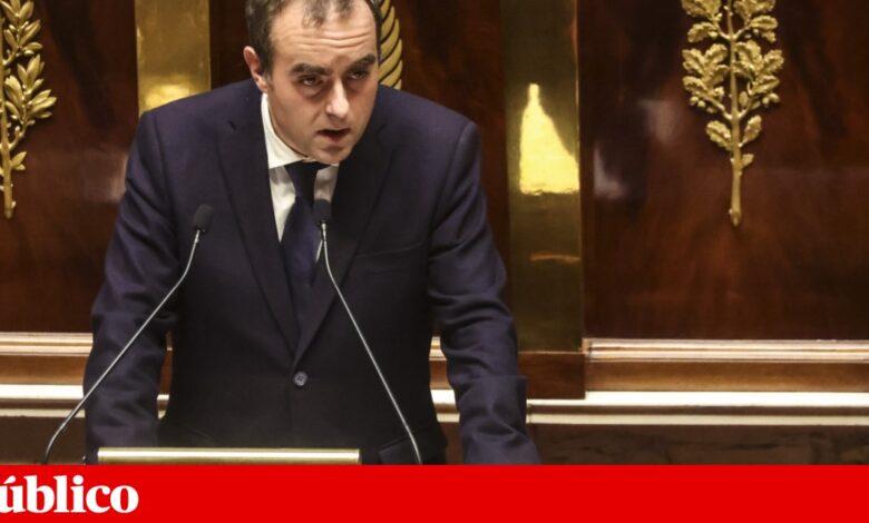 Governo francês cede aos socialistas e vai suspender a reforma das pensões