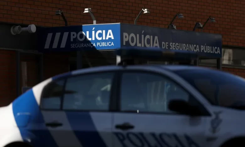 Homem armado invade habitação e assalta casal de idosos em Leça do Balio