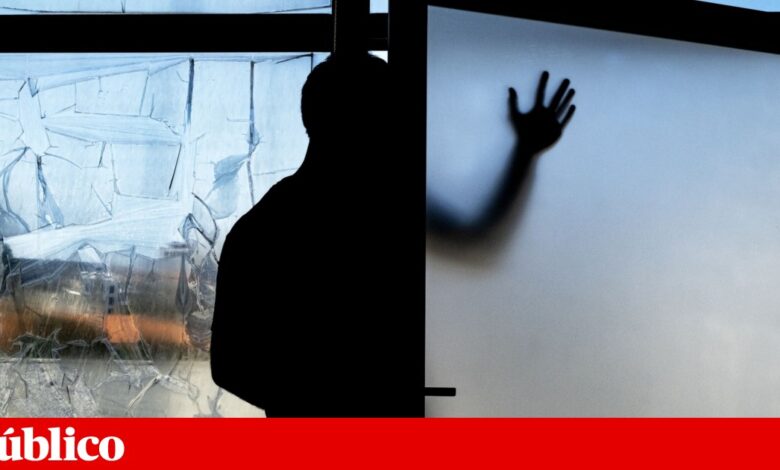 Homem detido por disparar contra a mulher e filho de 3 anos que estava ao colo da mãe