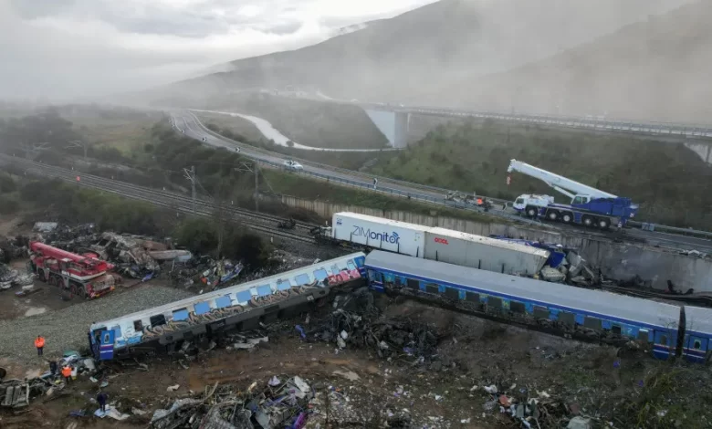 Julgamento do desastre ferroviário de 2023 na Grécia inicia-se em março
