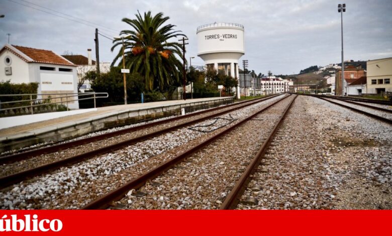 Linha do Oeste cortada devido a abalroamento de veículo ligeiro