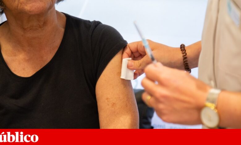 Mais de 1,2 milhões de utentes vacinados contra a gripe e 716 mil contra covid-19
