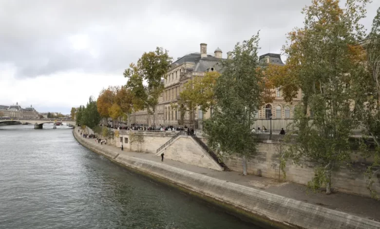 Mais de 50 museus de todo o mundo solidarizam-se com diretora do Louvre