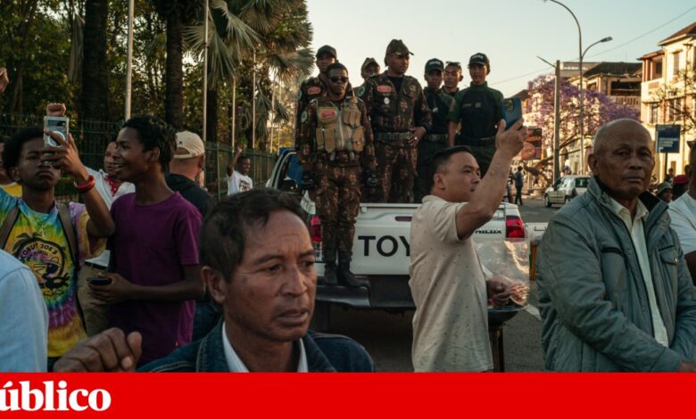 Militares tomam o poder em Madagáscar após semanas de revolta popular