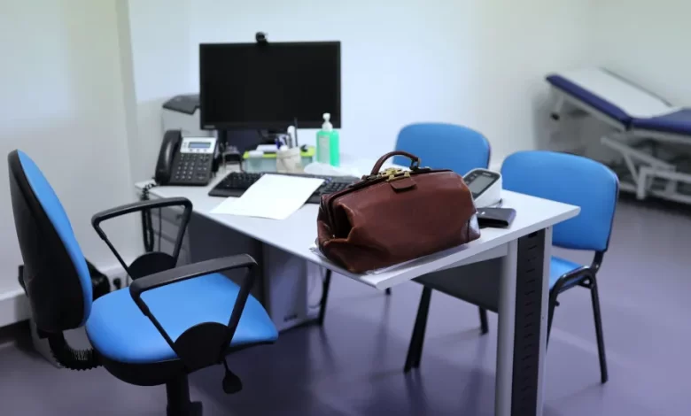 Nove em 10 centros de saúde com falta de material básico no último ano