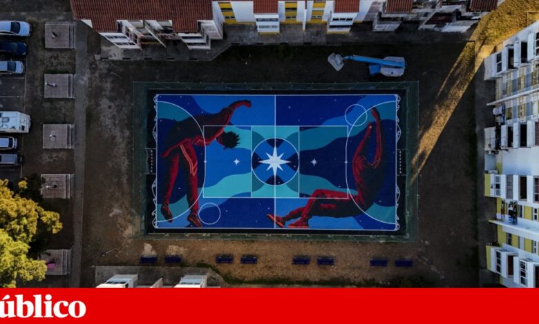 Num campo de jogos, pintaram-se os sonhos de quem vive na Linha de Sintra