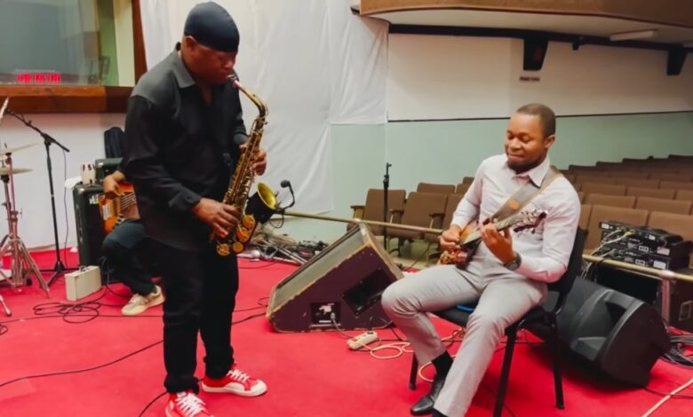 Otis em concerto multidisciplinar em Maputo