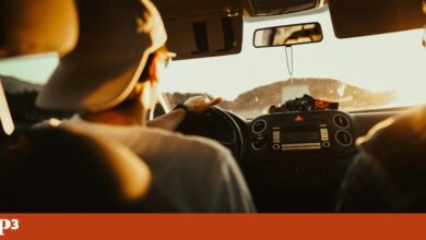 Parlamento Europeu dá luz verde a novas cartas de condução aos 17 anos