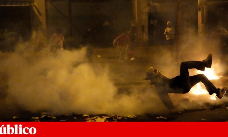 Pelo menos um morto e 100 feridos em protestos no Peru contra o Governo