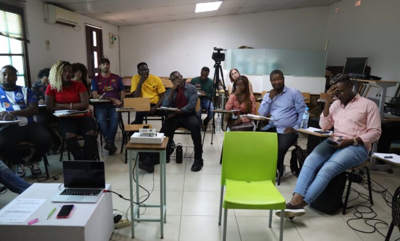 Profissionais criativos capacitados em negócios da música