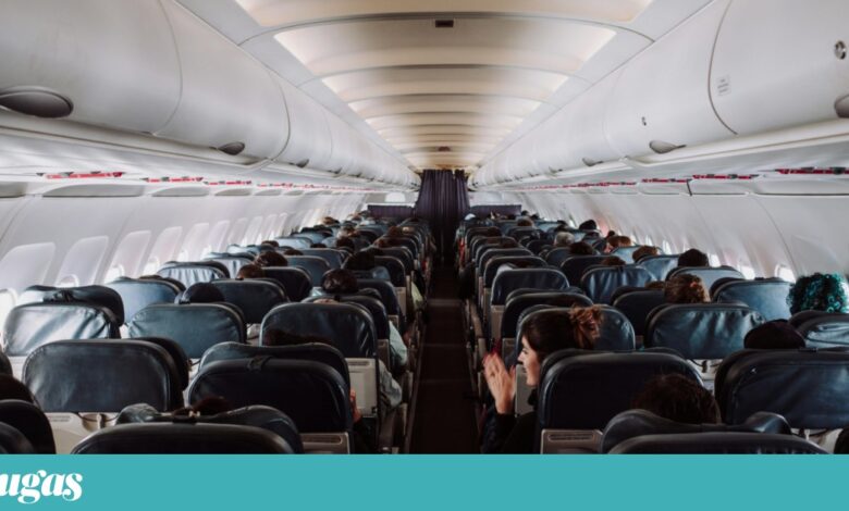 Reclinar ou não reclinar o assento no avião: que tipo de passageiro é?