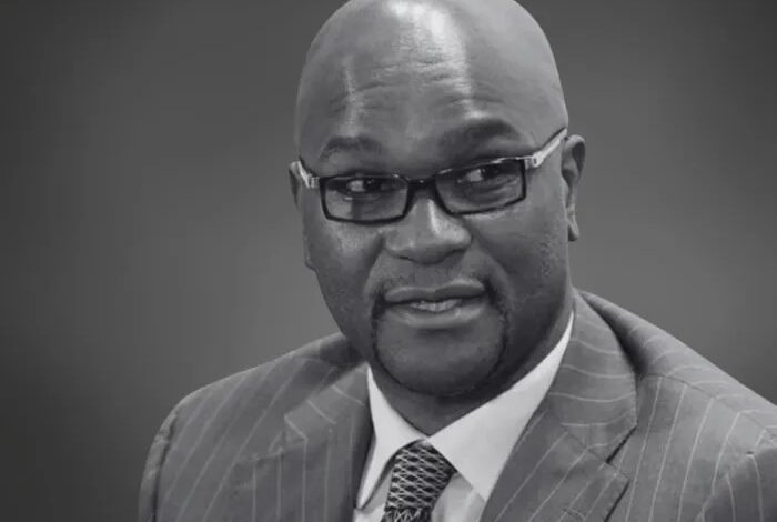 Restos mortais do embaixador da África do Sul na França transladados próxima 5ª feira