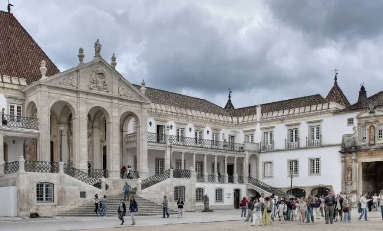 Tailândia doa 80 volumes da obra sagrada do budismo à Universidade de Coimbra