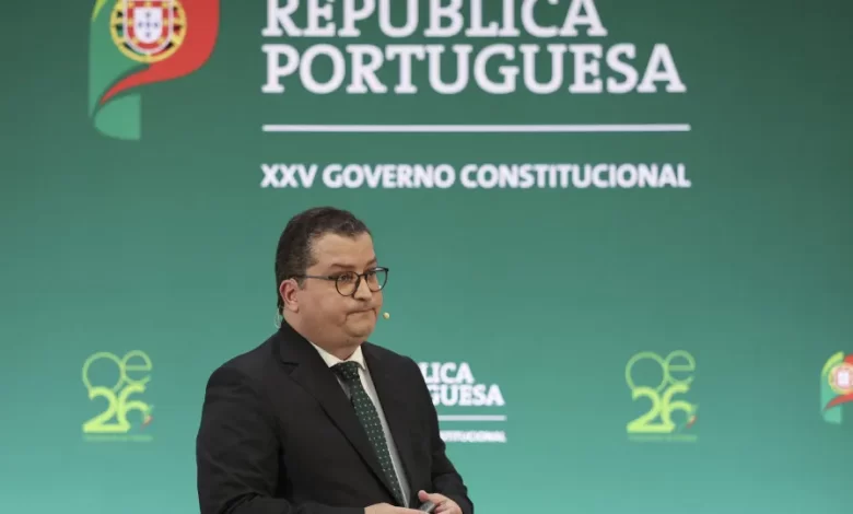 "É muito mais difícil" dar bónus às pensões em 2026, admite ministro