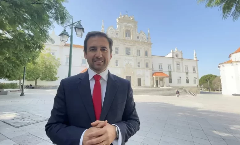 "Não são precisos três Salazares porque nós já temos André Ventura"