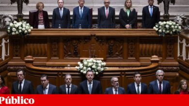 25 de Novembro: parada militar abre comemorações polémicas