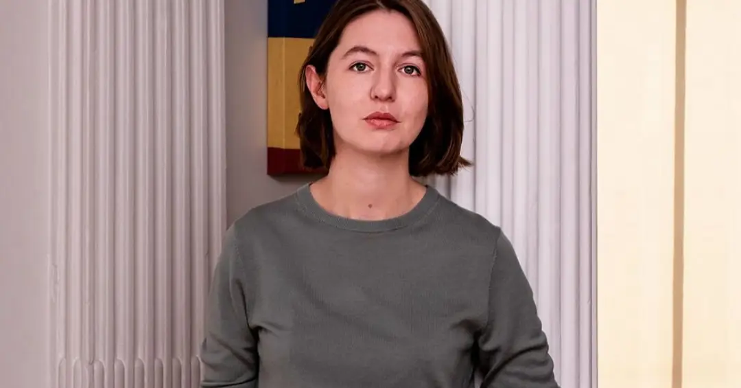 A causa política que pode levar Sally Rooney a ter livros banidos na Inglaterra