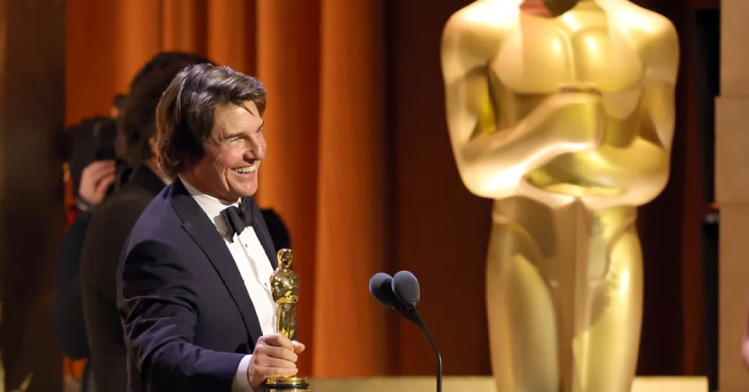 A comemoração inusitada de Tom Cruise após vencer seu primeiro Oscar