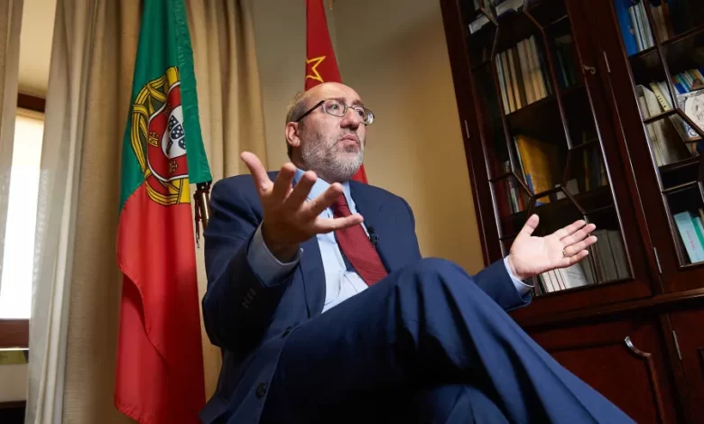 António Filipe afirma que substituição da ministra não resolve problema do SNS