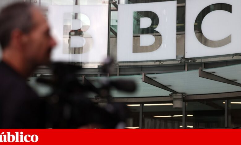 Após pedido de desculpas, Trump diz que vai exigir até 5 mil milhões de dólares à BBC