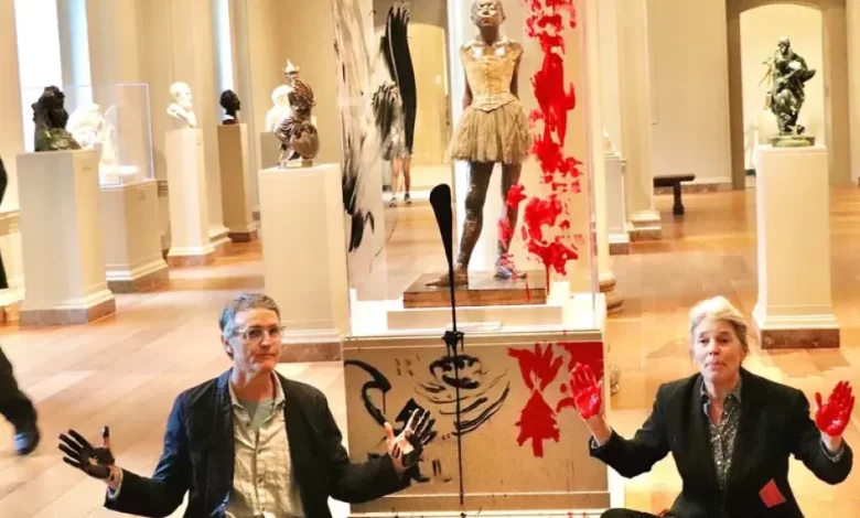 Ativistas ambientais que danificaram obra de Edgard Degas em museu recebem sentença de prisão