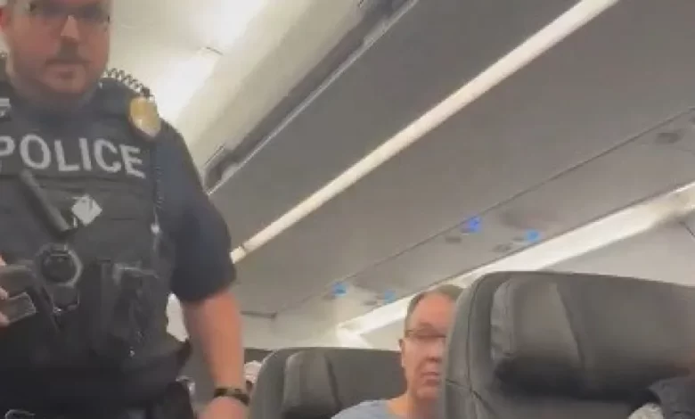 Avião com quatro republicanos a bordo desviado devido a desacatos