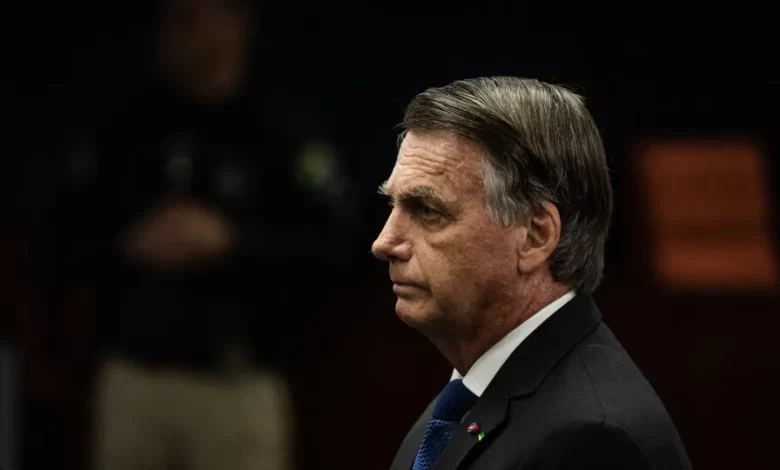 Bolsonaro alega "surto" e nega tentativa de fuga. Mas continuará detido