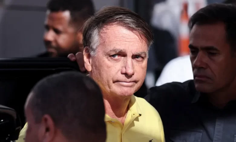 Bolsonaro fica em prisão preventiva após danificar pulseira eletrónica