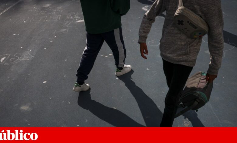 Caso de alunos que terão obrigado colega a práticas sexuais comunicado ao MP e CPCJ