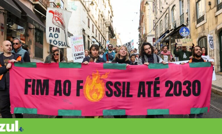 Centenas marcham em Lisboa pelo fim dos combustíveis fósseis até 2030