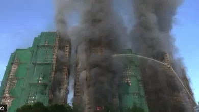 Chamas consomem edifício residencial em Hong Kong. Há vários mortos