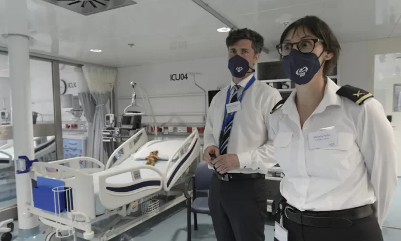 Cirurgião salva bebé ao remover tumor do tamanho de uma cara (e de graça)