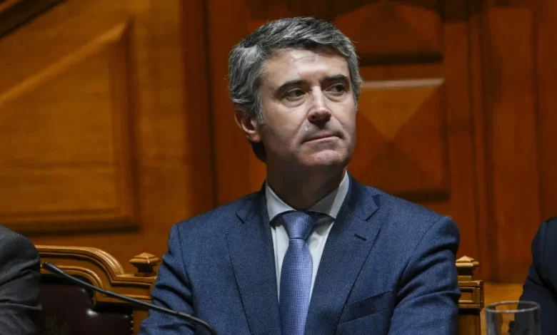 Comunidades portuguesas são "prioridade estratégica" para Carneiro