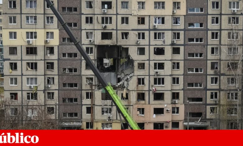 Cortes de electricidade de 12 horas em Kiev após ataques aéreos russos