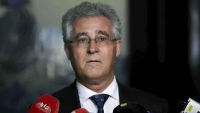 Defesa põe em causa acusação com base em SMS que Vaz das Neves diz que não recebeu