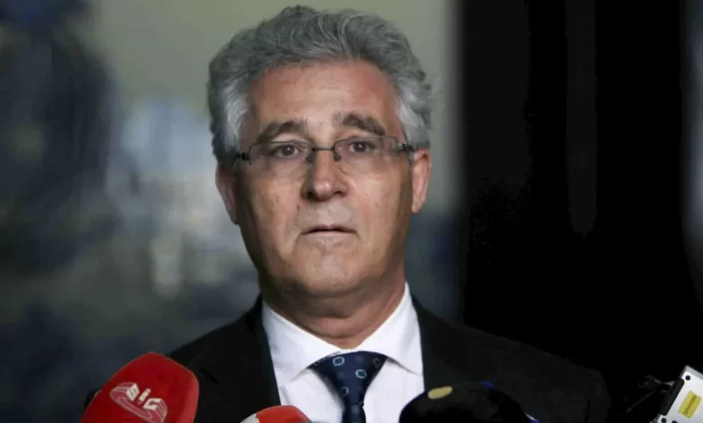 Defesa põe em causa acusação com base em SMS que Vaz das Neves diz que não recebeu