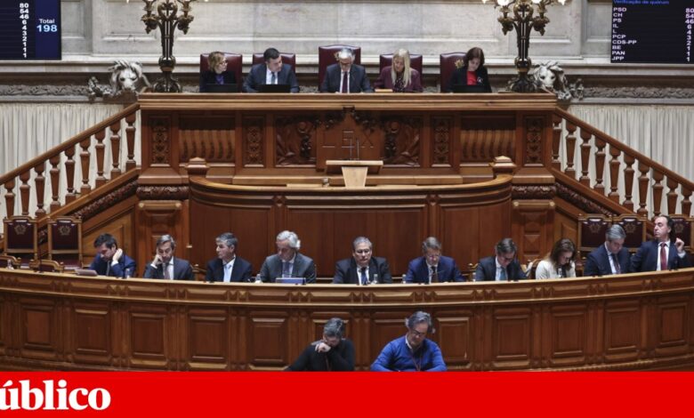 Ensino superior: descongelamento das propinas chumbado no Parlamento