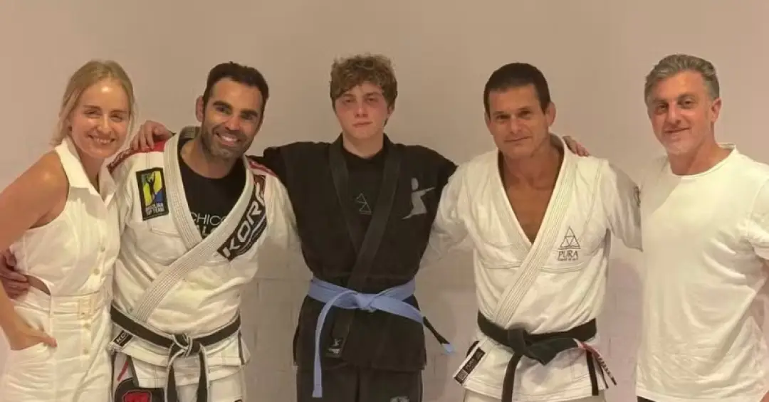 Filho de Luciano Huck e Angélica estreia em competição de jiu-jitsu
