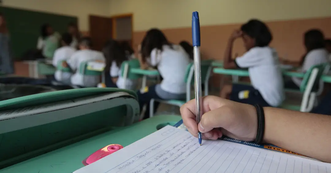 Fim do ano letivo intensifica ansiedade entre estudantes, aponta especialista