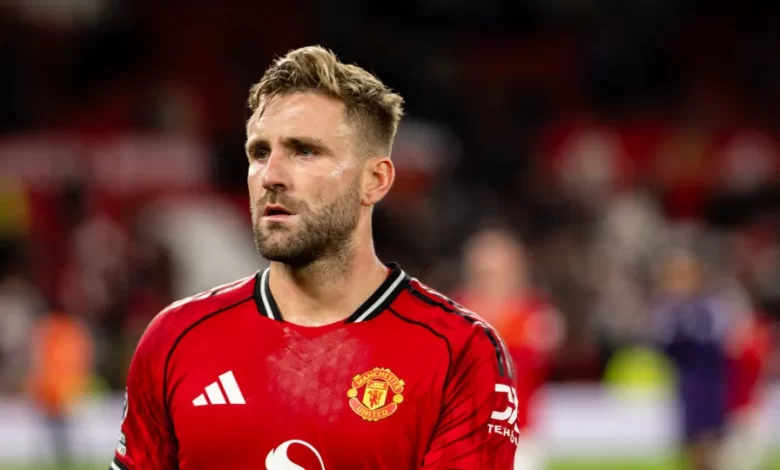 Gary Neville arrasa Luke Shaw após derrota: "É uma perda de tempo"